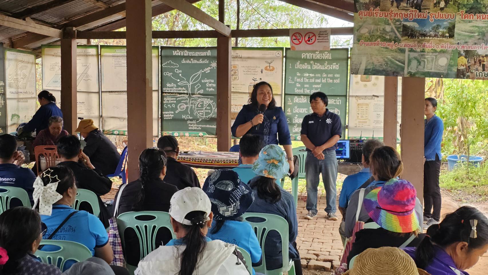 พช.พังโคน ต้อนรับคณะศึกษาดูงาน ณ ศูนย์เรียนรู้ “โคก หนอง นา” 