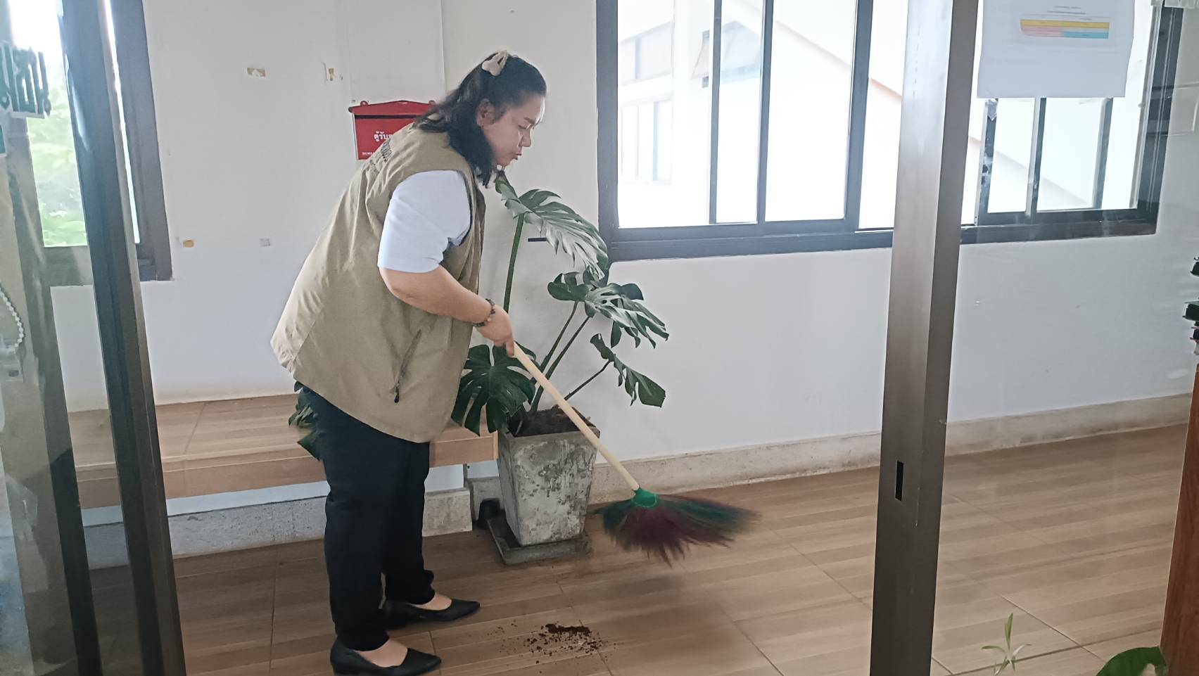 พช.พังโคน ขับเคลื่อนกิจกรรม ‘5S for Better Workplace’ เปลี่ยนสำนักงานให้น่าอยู่ มุ่งสู่บริการที่เป็นเลิศ