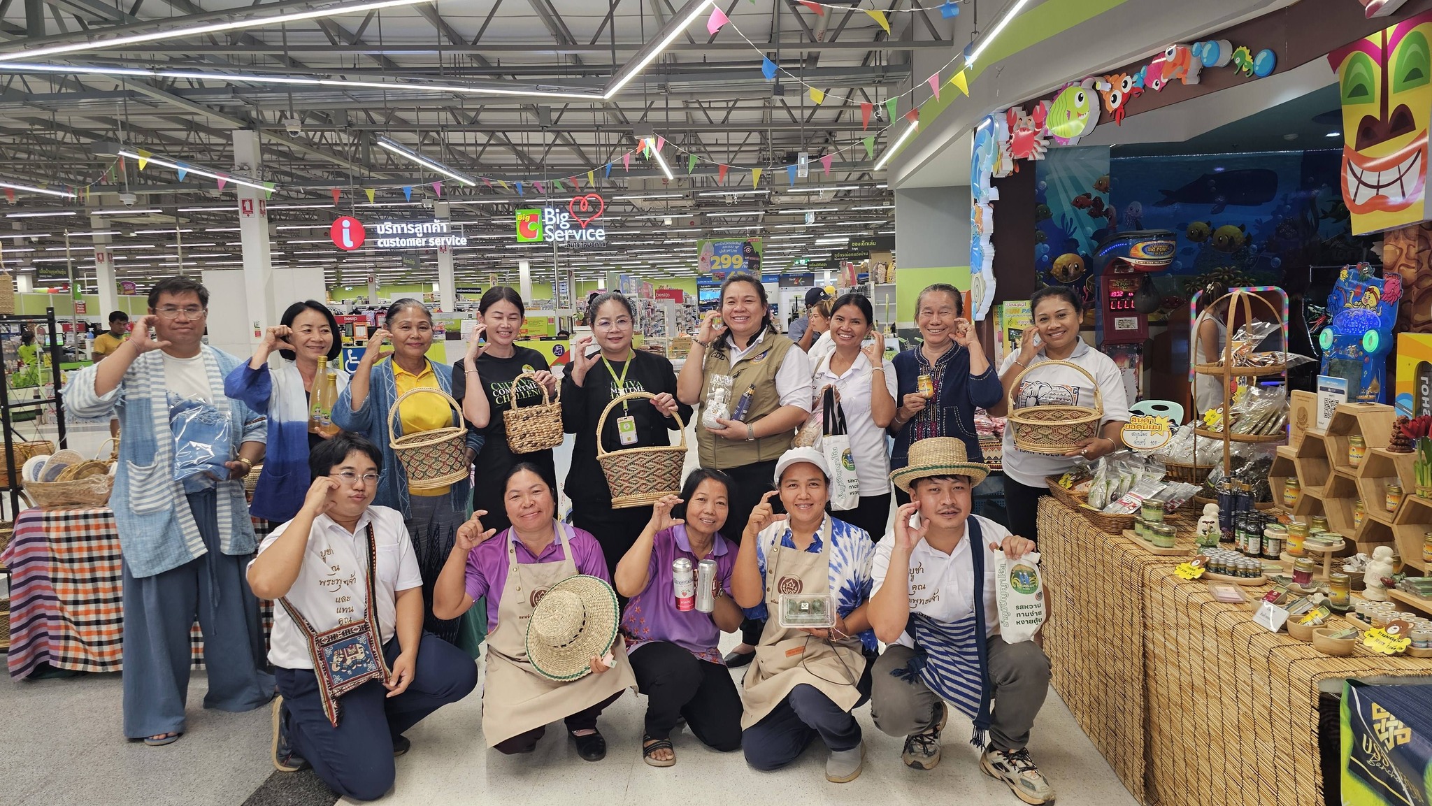 พช.พังโคน ยกทัพสินค้าชุมชน บุกห้างดัง! จัดงาน "ของดีพังโคน OTOP Market" สร้างรายได้สู่ท้องถิ่น